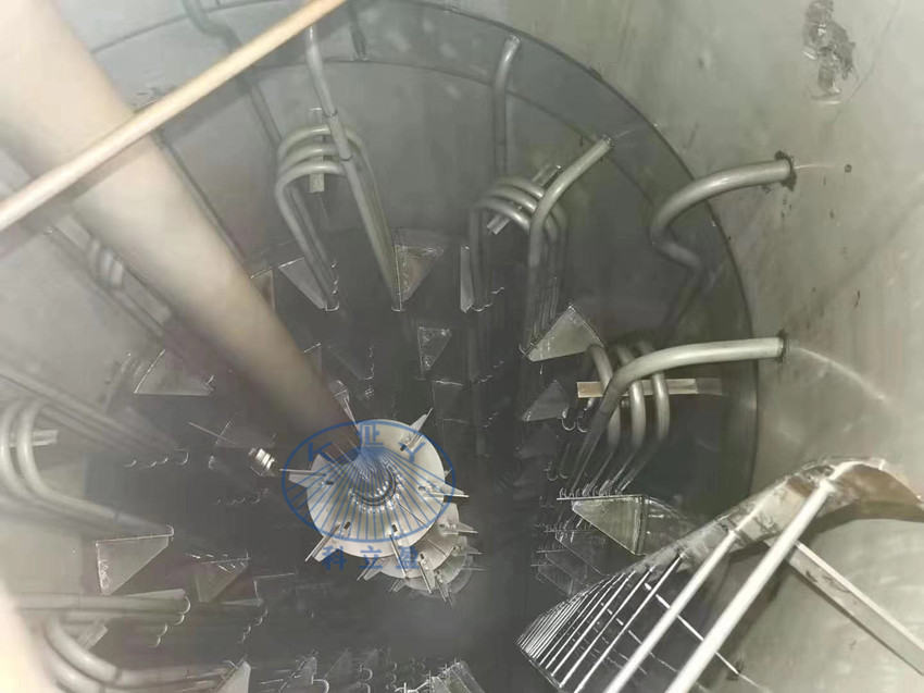 Automated tank and reactor cleaning equipment, mobile tank cleaning system