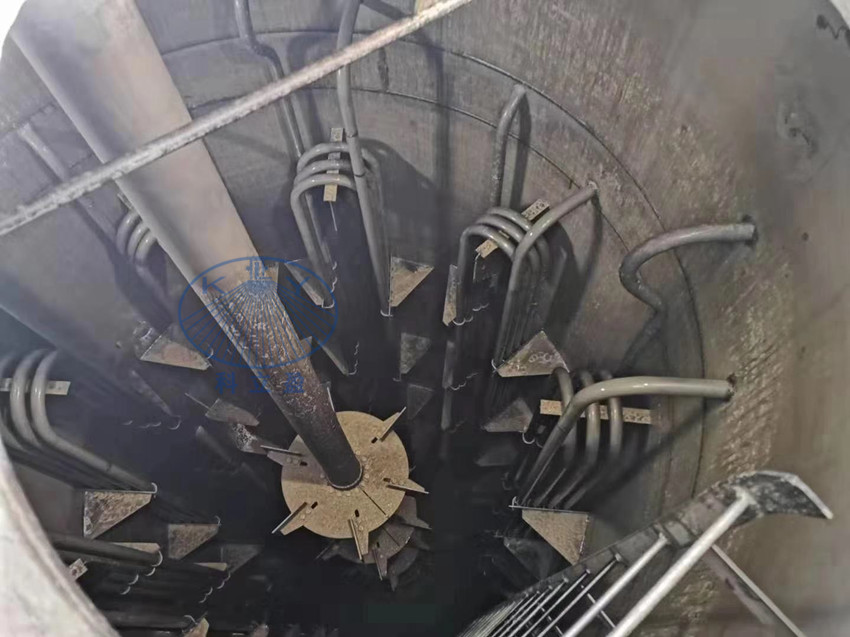 Automated tank and reactor cleaning equipment, mobile tank cleaning system