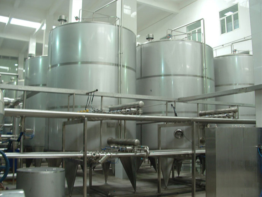 Automated tank and reactor cleaning equipment, mobile tank cleaning system